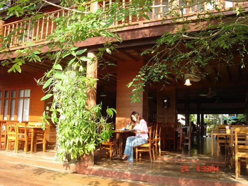 Riverhouse Hotel Mae Sariang Zewnętrze zdjęcie